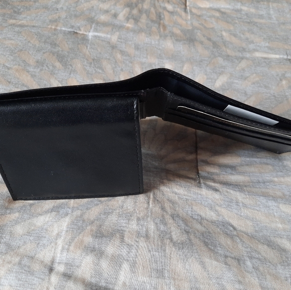 Men's NWOT genuine leather wallet. - Picture 8 of 12